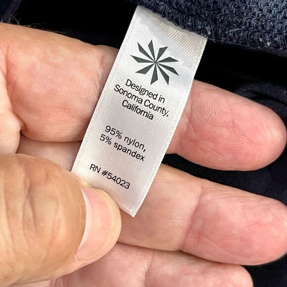 Athleta Lucy Capri Pants. Navy Blue. Size Medium. - Picture 7 of 9